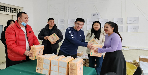 经济管理学院三八妇女节暖心关怀